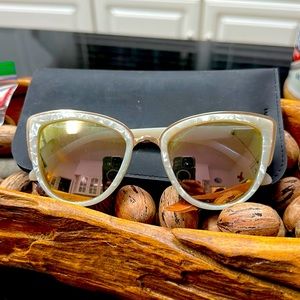 Pearl Quay cat eye glasses rose tint lens.